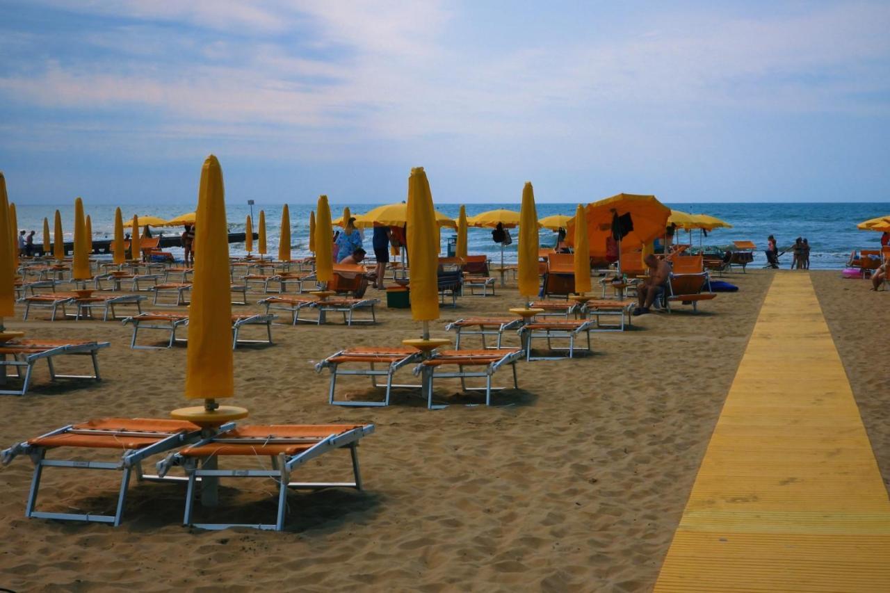 Hotel Garni San Carlo Lido di Jesolo Exteriör bild