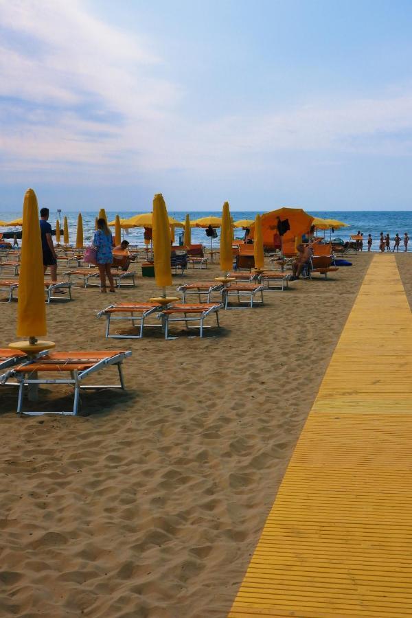 Hotel Garni San Carlo Lido di Jesolo Exteriör bild
