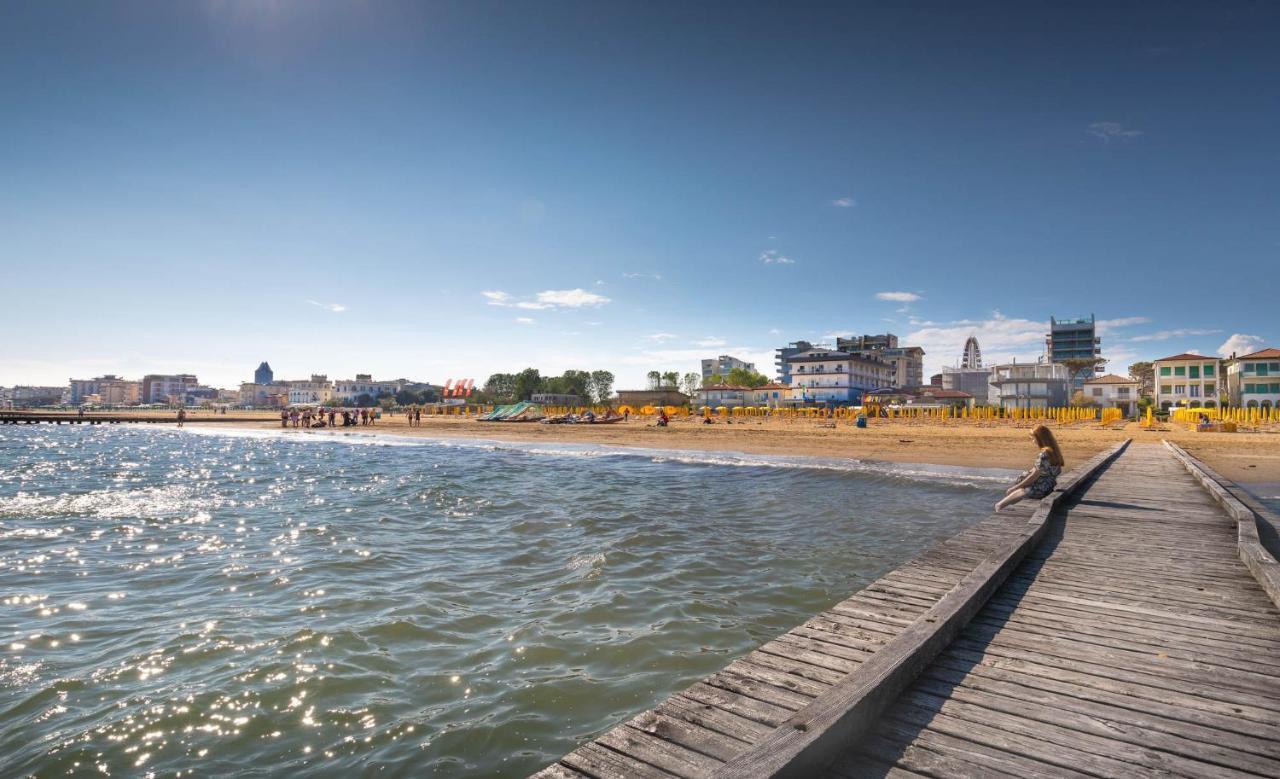 Hotel Garni San Carlo Lido di Jesolo Exteriör bild